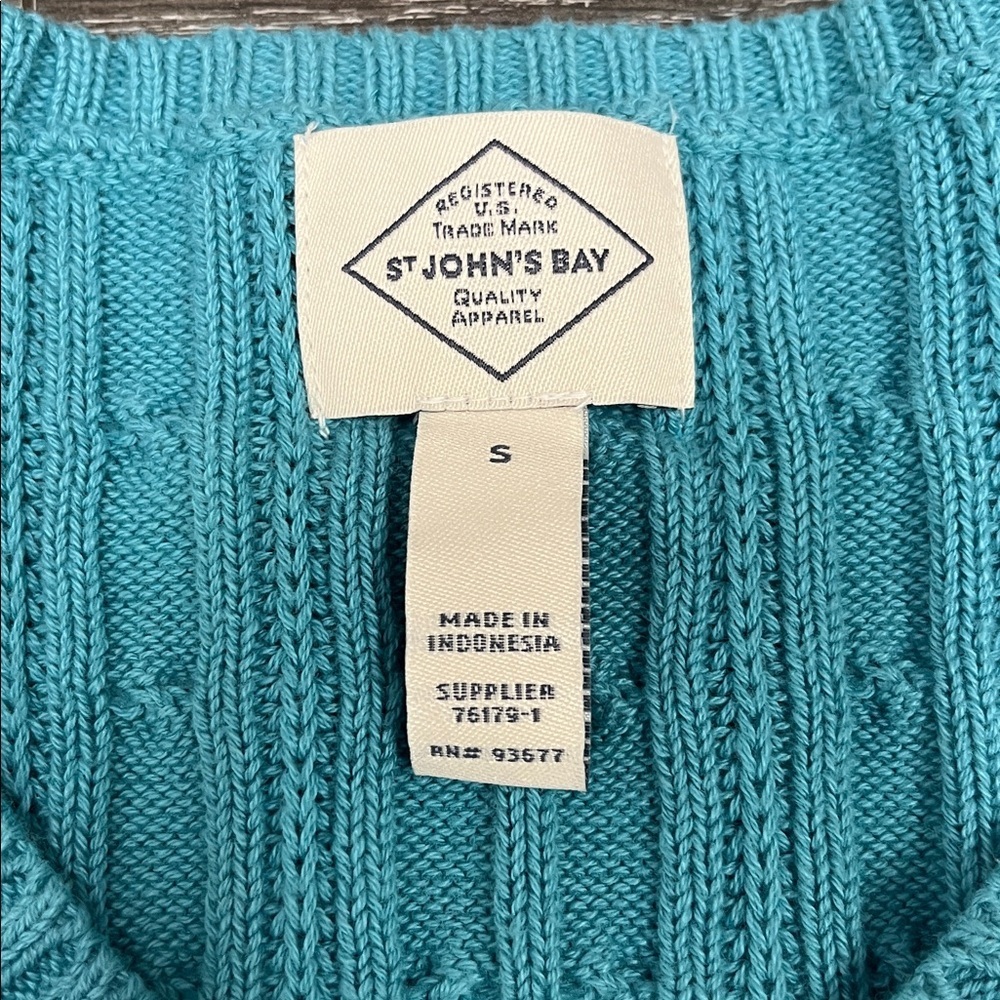 NWT Women’s St. John's Bay Turquoise V-Neck Classic Cable Sweater Size S - Picture 4 of 5